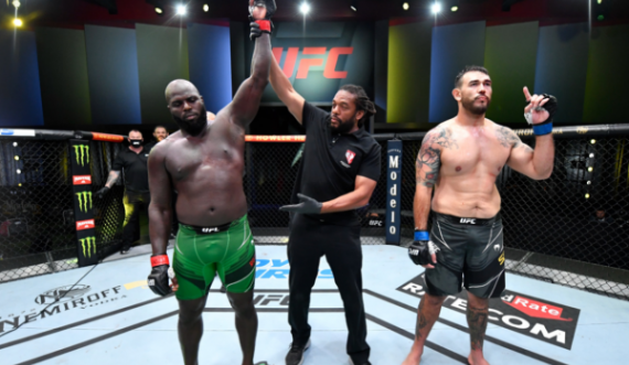 Rozenstruik e “vë në gjumë” Sakain me nokaut në sekondat e fundit të raundit të parë