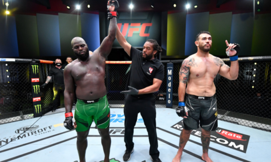 Rozenstruik e “vë në gjumë” Sakain me nokaut në sekondat e fundit të raundit të parë