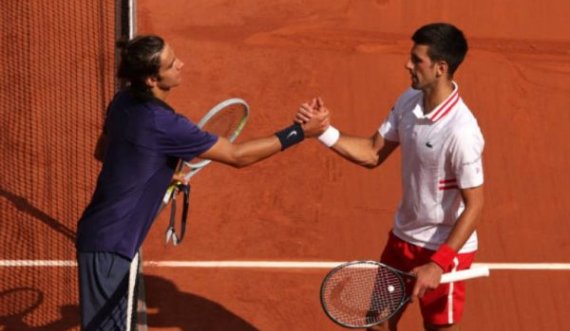 Djokovic fiton ndeshjen që e kishte pothuajse të humbur, kualifikohet në çerekfinale
