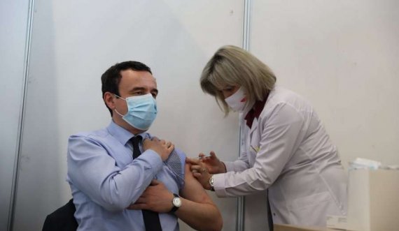 Kryeministri Kurti e merr dozën e dytë të vaksinës