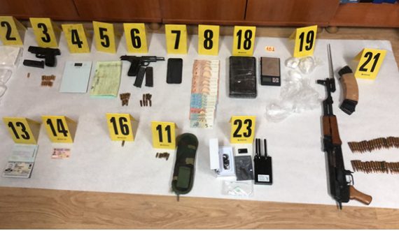 Publikohen pamje se çka u gjet në lokacionet që u bastisën sot, arrestohet një 29-vjeçar