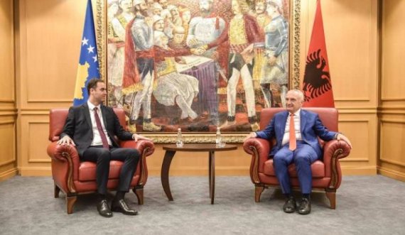 Glauk Konjufca dhe Ilir Meta diskutuan për heqjen e barrierave ekonomike mes dy vendeve e dialogun Kosovë-Serbi 