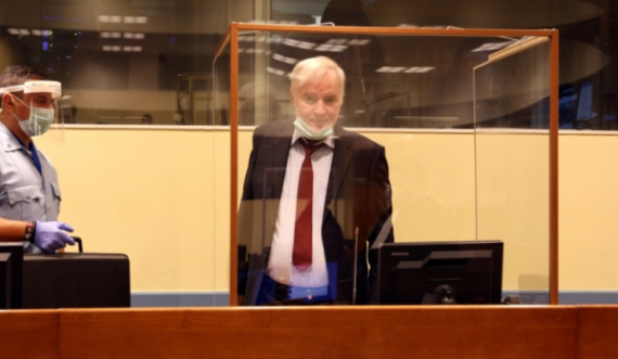  Fjalët e kriminelit Ratko Mlladiq para seancës gjyqësore, pritet t’i konfirmohet dënimi me burgim të përjetshëm 