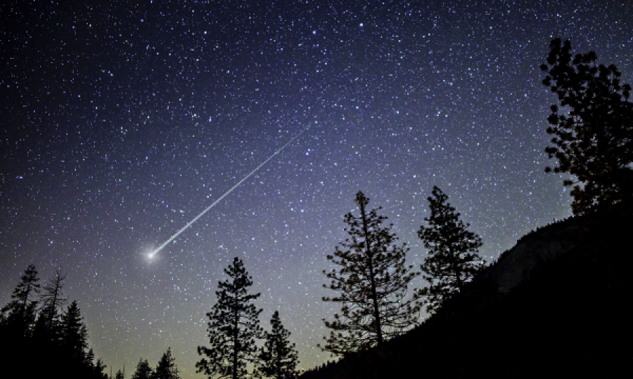  A i dini dallimet ndërmjet një meteori, meteoroidi dhe një meteoroiti? 