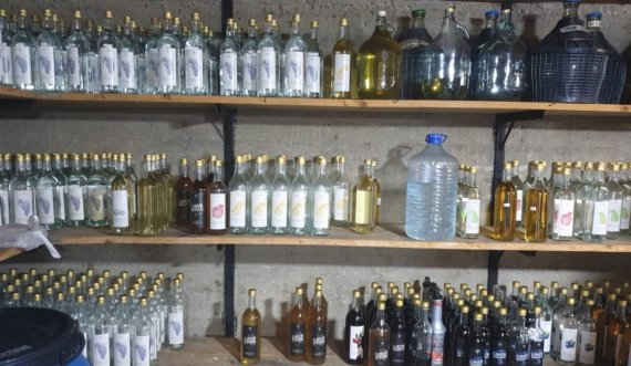  Në Gjakovë konfiskohen 1 mijë litra alkool të prodhuara ilegalisht 