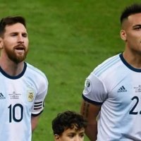 Argjentina e mbyll pjesën e parë në epërsi falë super golit nga Messi