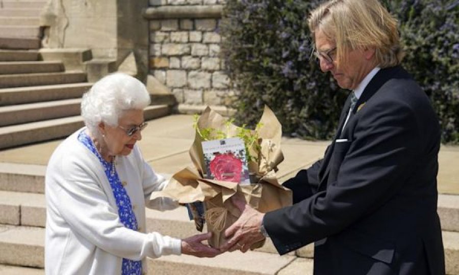  Kjo është dhurata që emocionoi Mbretëreshën Elizabeth 