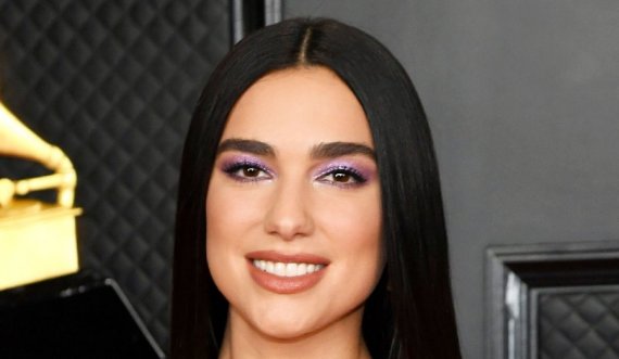 Dua Lipa paditet për një fotografi 