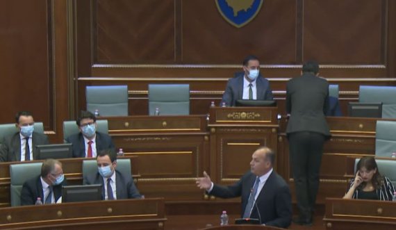 Hoxhaj – deputetëve pasi Kurti raportoi për dialogun: Mirë se vini në këtë shkollë verore, ujin e keni pa gaz, kafet pa pare