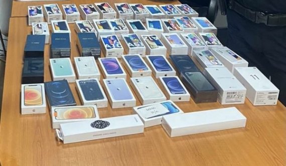  Konfiskohen 61 telefona nga Dogana 
