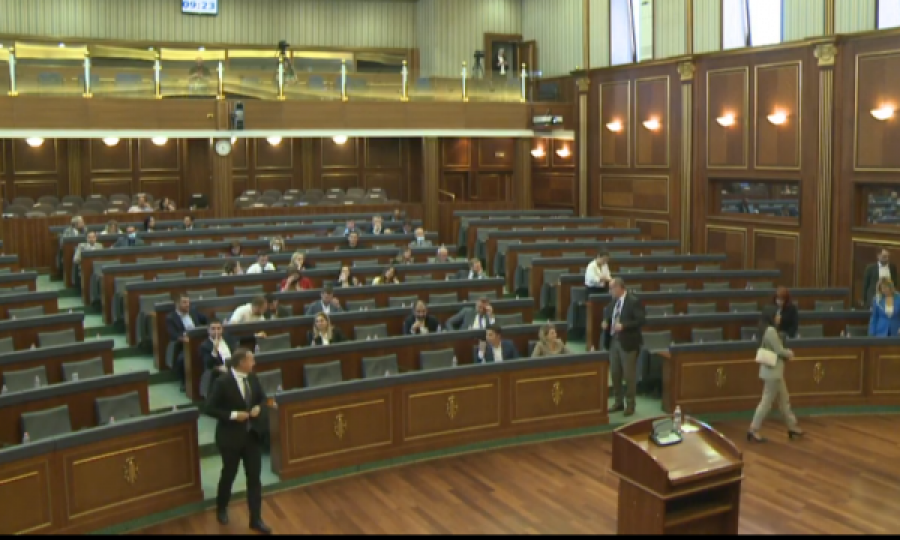 Opozita lëshon sallën, pasi Kurti injoroi seancën për dialogun