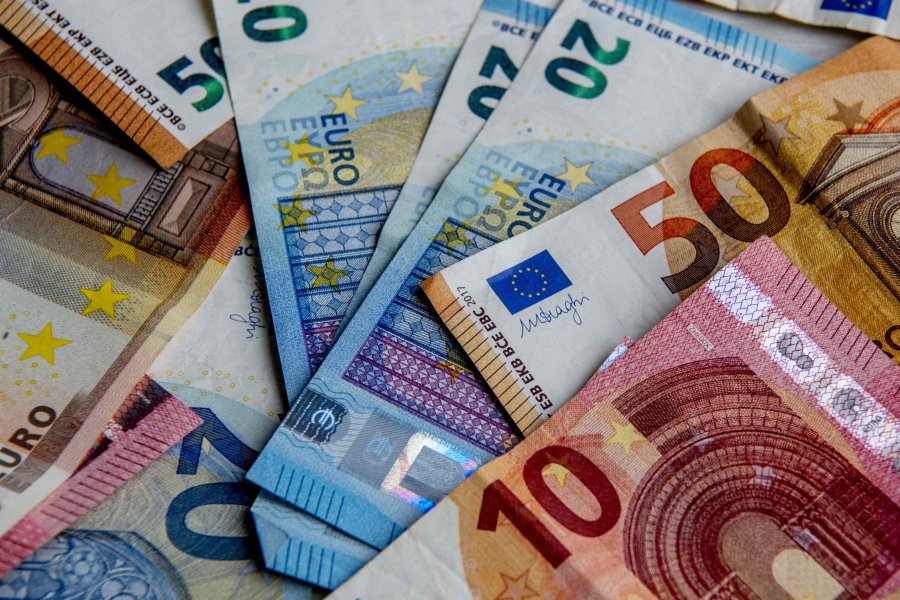 Gjakovari mashtron një femër dhe ia merr 700 euro, arrestohet