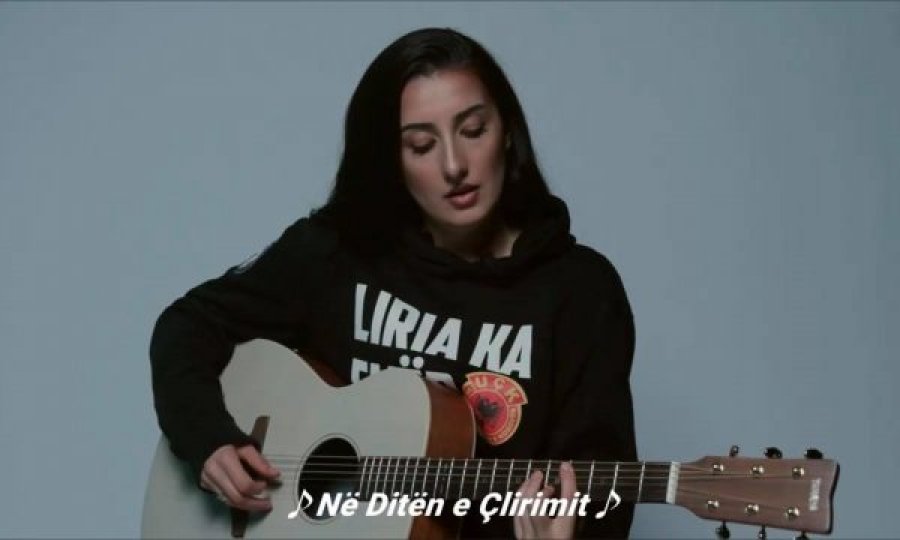 Vajza e dëshmorit me interpretim emocional në Ditën e Çlirimit për ish-udhëheqësit e UÇK-së