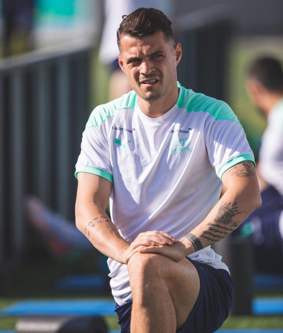 Granit Xhaka surprizon bashkëshorten me ndryshimin drastik në look dhe reagimi i saj nuk duhet humbur!