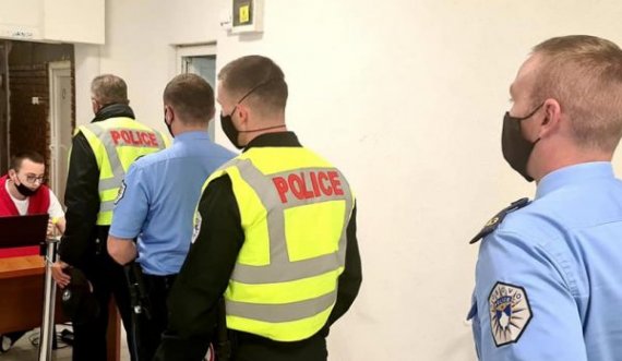 Fillon vaksinimi i zyrtarëve policorë