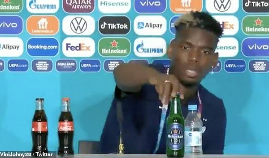 Paul Pogba e heq shishen e birrës nga tryeza e konferencës së Euro 2020