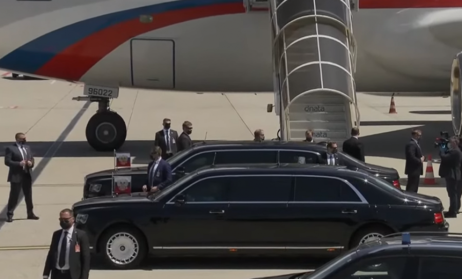  Pamje: Putini arrin në Gjenevë, nga aeroplani hip në limuzinën ruse 
