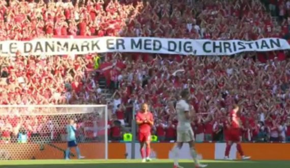 10’ – Danimarka dhe Belgjika e ndalin lojën për ta nderuar Eriksenin