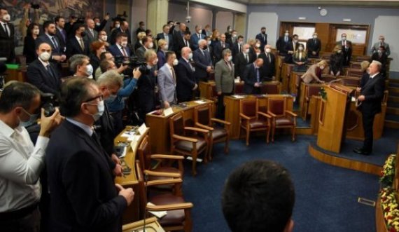  Kaos në Mal të Zi për shkarimin e ministrit, kryeministri Krivokapiq e lë seancën e Kuvendit 