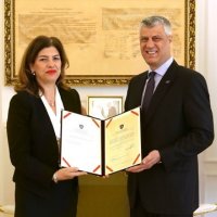 Shkarkimi i vonuar i shërbëtores besnike të Hashim Thaçit, Valdete Daken e ka godite mallkimi i votës së anuluar të 150 mijë mërgimtarëve!