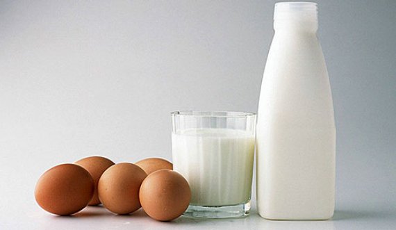 Nutricistët: vezët, uji dhe jogurti për linjë të përsosur