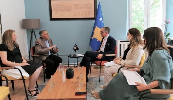 Jasharaj i kërkon ministrit Vitia që punëtorët e arsimit të vaksinohen para fillimit të vitit të ri shkollor