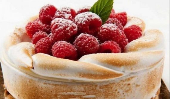 Receta e Cekës: Tortë me pemë të buta e puding