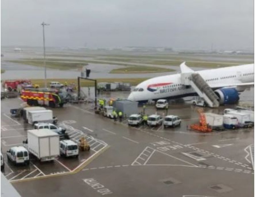  Avioni i British Airways “ngulet” në pistën e Heathrow 