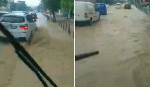  Pas stuhisë së shiut në Prishtinë, vërshohet rruga Agim Ramadani 