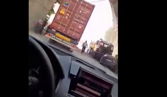  Aksident i rëndë mes një kamioni dhe një veture në Prizren 