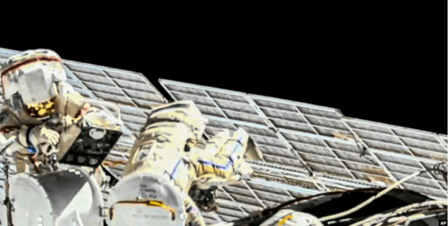 Astronautët riparojnë panelet diellore të Stacionit Ndërkombëtar