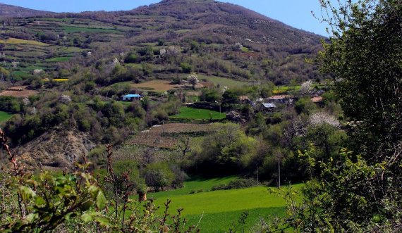  Ky është fshati shqiptar ku askush nuk shkon nuse, meshkujt 50-vjeç dhe beqarë 