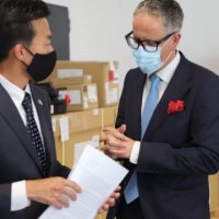 Japonia furnizon Kosovën me pajisje mjekësore