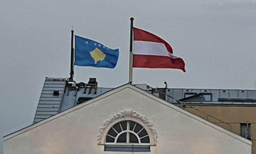  Vjena stoliset me flamuj të Kosovës para takimit të Vjosa Osmanit me liderët e Austrisë 