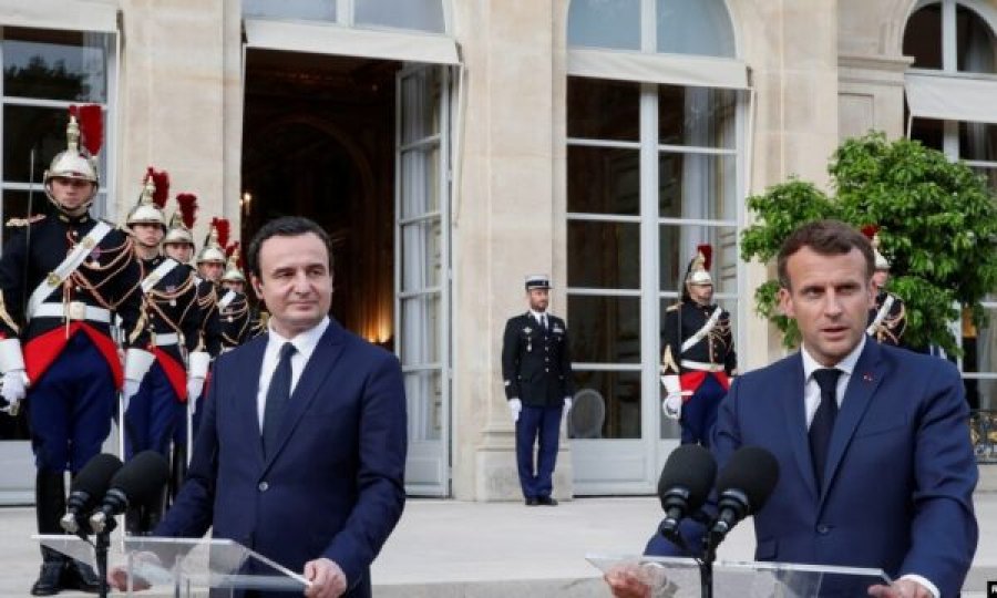 Fjalimi i Kurtit përballë gazetarëve, para fillimit të takimit me presidentin Macron