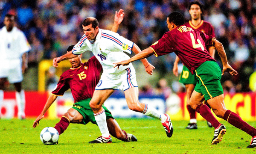 UEFA kujton kohën kur Zidane e turpëroi Portugalinë, në prag të ndeshjes Francë-Portugali dhe në ditëlindjen e tij