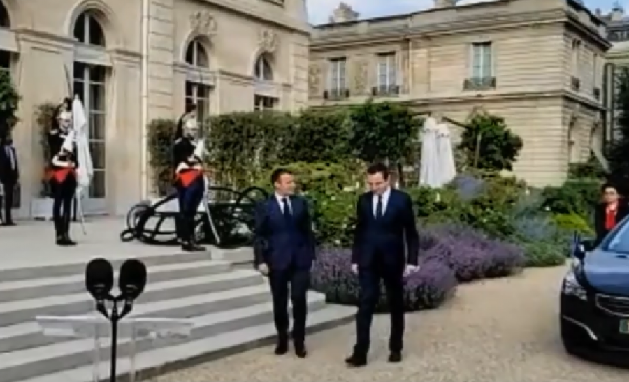 Kurti arrin në Paris, pritet nga Macron para Pallatit Elisee