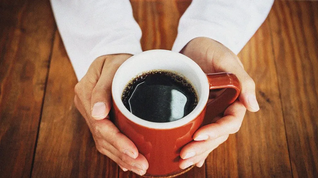 Pse është mirë ta pini kafenë: pija e preferuar ndihmon kundër kancerit
