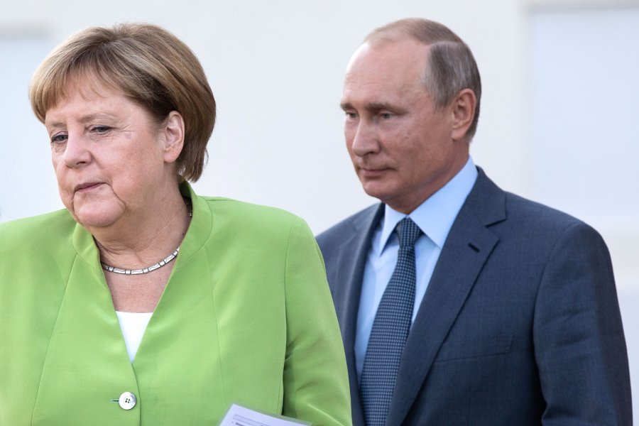  Angela Merkel kërkon bisedime të drejtpërdrejta me Vladimir Putinin për shkak të Ballkanit Perëndimor 