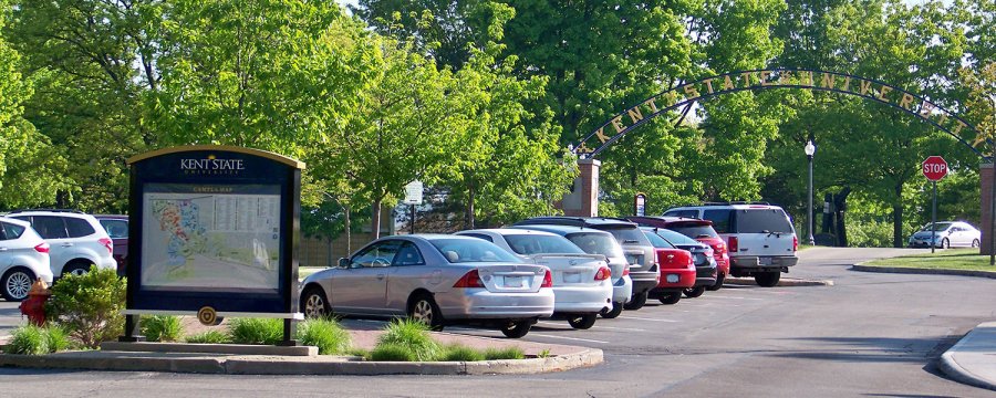 Pejë: Gjashtë burra bëhen llom për një parking të veturave 