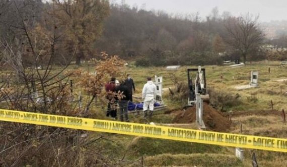  Rivarrosen eshtrat e tre kosovarëve pas 22 vitesh nga rrëmbimi dhe zhdukja e dhunshme nga forcat serbe 