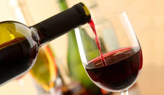 Studimi që iu befason: Një gotë verë sa një orë në palestër 