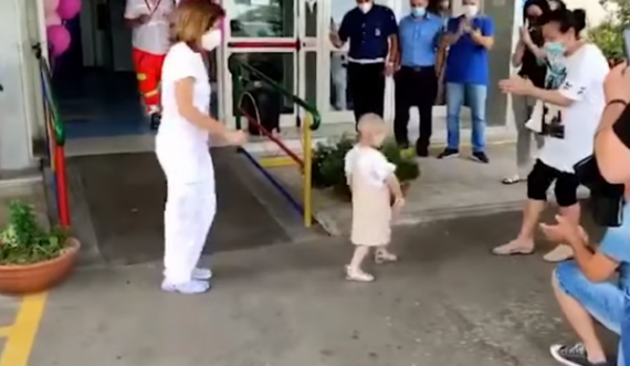  Fitoi betejën me kancerin, vogëlushja kërcen e lumtur pasi del nga spitali 