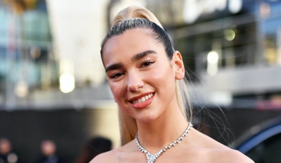 Sukses pas suksesi/ Dua Lipa bëhet imazhi i 'Versace'