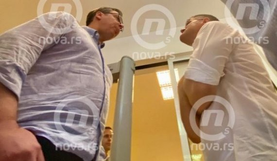 “NOVA” siguron foton ekskluzive, Jeremic i shkon në presidencë Vuçiqit për përballje