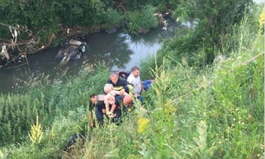  Policia publikon pamje se si i shpëtuan tre persona nga aksidenti në lumin ‘Morava’ ku mbeti e vdekur një grua 