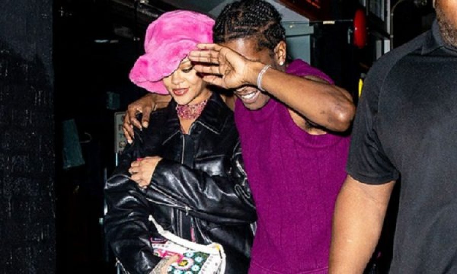 Rihanna fotografohet në momente intime me të dashurin në publik