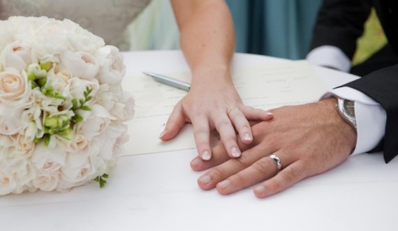  Në një shtet propozohet që grave t’u lejohet martesa me më shumë se një burrë 