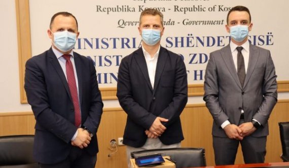  Shoqata e Bankave të Kosovës dhuron 90 pajisje digjitale për Ministrinë e Shëndetësisë 