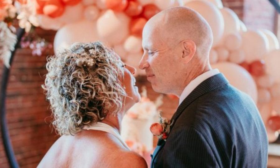  56-vjeçari harron se ishte i martuar, i propozon sërish martesë gruas së tij 